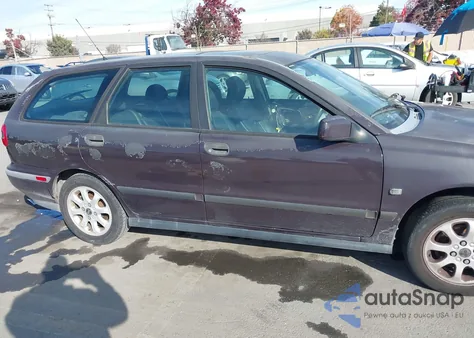 2000 Volvo V40 A/As from USA, damaged, VIN YV1VW2553YF475200